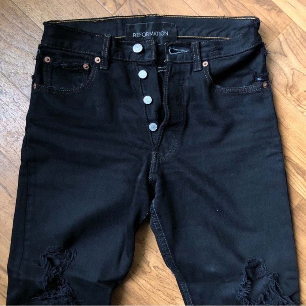 Reformation distressed Levi’s in black SOLD